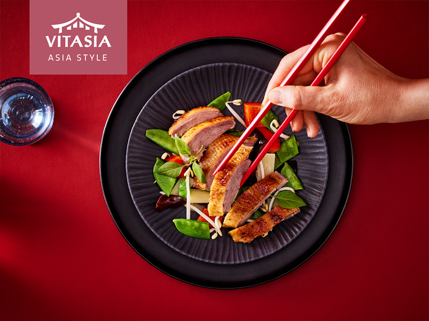 Vitasia Asia Style: Roasted duck with vegetables on a dark plate.