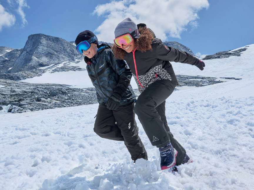 WINTER SPORTSWEAR