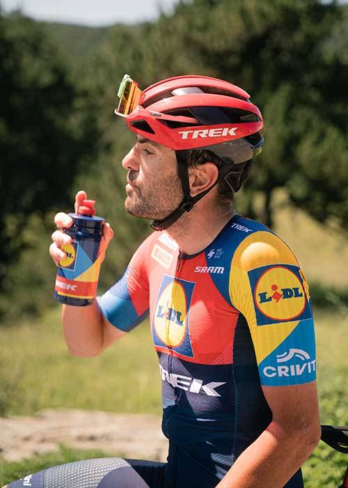 Trek cyclist in Lidl jersey drinks water.