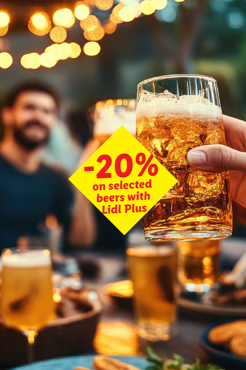 Hand holding a beer glass with ice, 20% off selected beers with Lidl Plus.