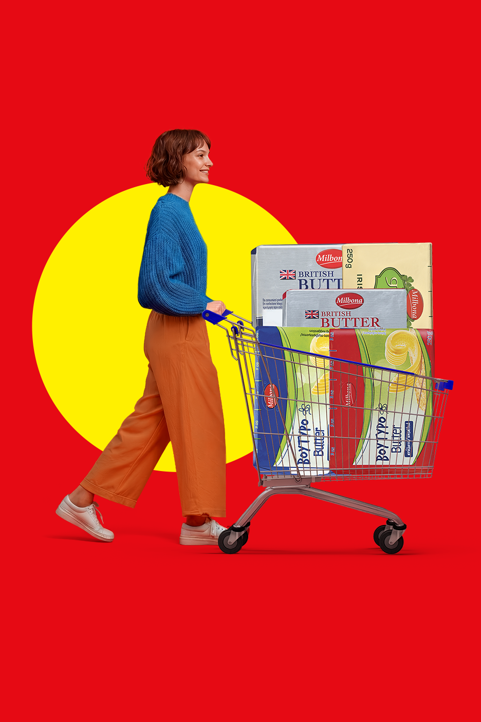 Γυναίκα σπρώχνει ένα καρότσι γεμάτο βούτυρα μπροστά σε κόκκινο και κίτρινο φόντο.
